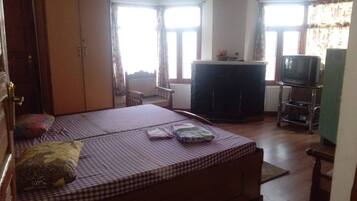 3 Schlafzimmer, Schreibtisch, Bügeleisen/Bügelbrett, kostenloses WLAN
