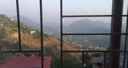 Majestic Cottage with WiFi in Bhimtal