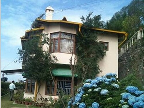 Majestic Cottage with WiFi in Bhimtal