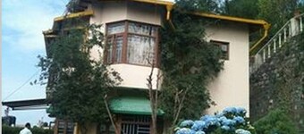 Majestic Cottage with WiFi in Bhimtal