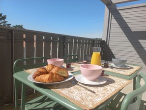 Outdoor dining - Le Cosy Zen des Sables (Mimizan)