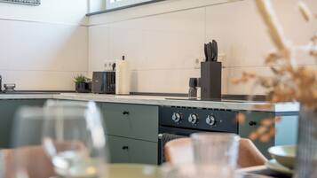 Kühlschrank, Ofen, Herdplatte, Geschirrspüler