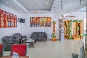 Lobby sitting area - Hotel Remaco  (Katunayaka)