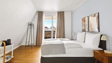 Værelse - 1 queensize-seng - balkon | Individuelt design, individuel indretning, skrivebord