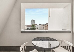 Habitación, 1 cama de matrimonio, balcón | Terraza o patio