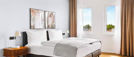 Suite | Decoración personalizada, muebles diferentes y escritorio