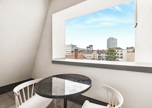 Zimmer, 1 Queen-Bett, Balkon | Terrasse/Patio