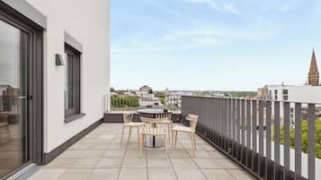 Comfort-Suite, 1 Queen-Bett und Schlafsofa, Balkon | Terrasse/Patio