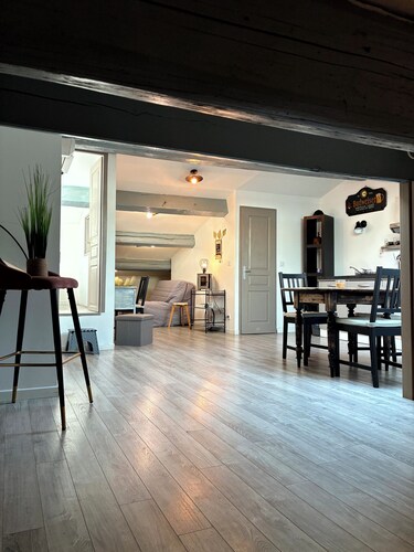 Cosy and relaxing atmosphere in St Zacharie, in the heart of the village.