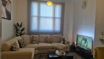 Appartamento, 1 camera da letto, balcone, vista città | Soggiorno