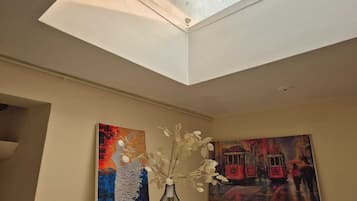 Apartment, 1 Bedroom, Balcony, City View | Interior