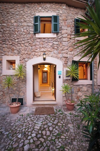 OLD STONE  HOUSE IN THE LOVELY ANCIENT VILLAGE OF FORNALUTX