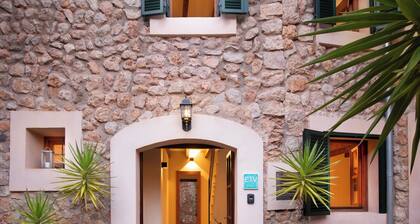 OLD STONE HOUSE IN THE LOVELY ANCIENT VILLAGE OF FORNALUTX