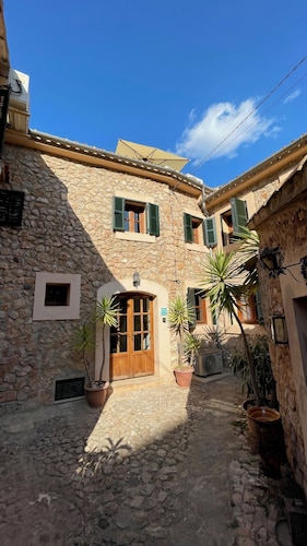 OLD STONE  HOUSE IN THE LOVELY ANCIENT VILLAGE OF FORNALUTX