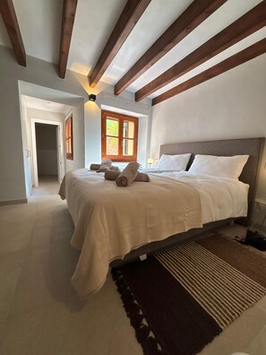 2 bedrooms, iron/ironing board, WiFi, bed sheets - OLD STONE HOUSE IN THE LOVELY ANCIENT VILLAGE OF FORNALUTX (FORNALUTX)