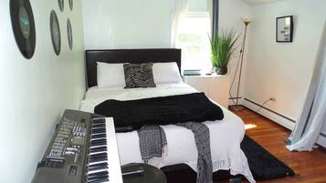 4 bedrooms, iron/ironing board, travel cot, WiFi