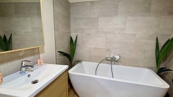 HÄrtork, handdukar, tvÄl och toalettpapper