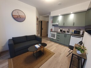 Apartment, 2 Bedrooms, Tower | Private kitchen | Mini-fridge, microwave, oven, stovetop - Sella Rooms (Arriondas)