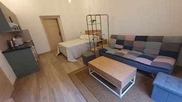 Studio, Courtyard View, Ground Floor | Iron/ironing board, free WiFi