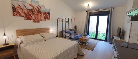 Monolocale, vista cortile, al piano terra | Ferro/asse da stiro, Wi-Fi gratuito