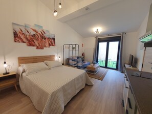 Studio, quang cảnh sân vườn, tầng trệt | Bàn ủi/dụng cụ ủi quần áo, truy cập Internet không dây miễn phí 