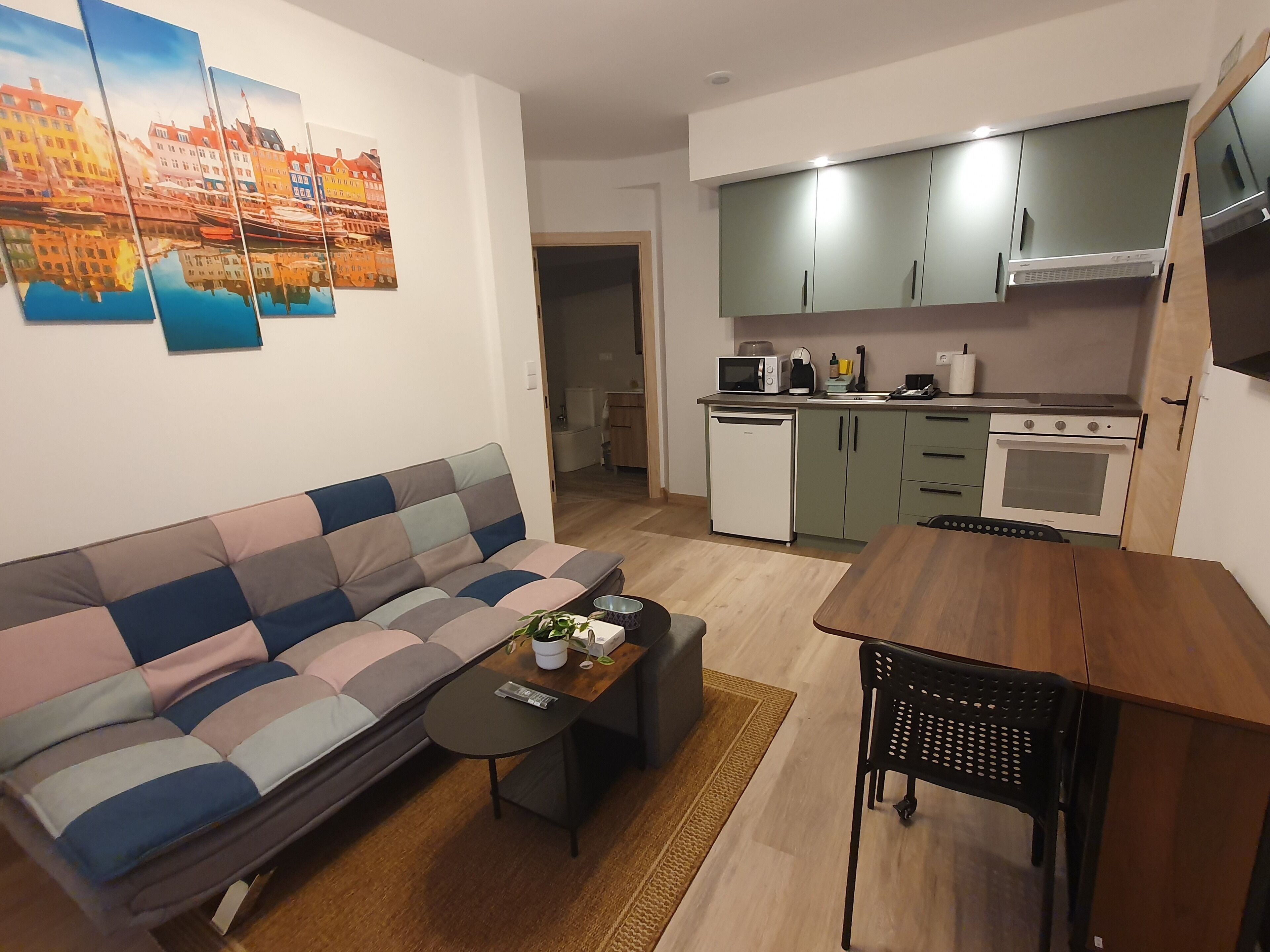 Apartment, 1 Bedroom, Tower | Private kitchen | Mini-fridge, microwave, oven, stovetop