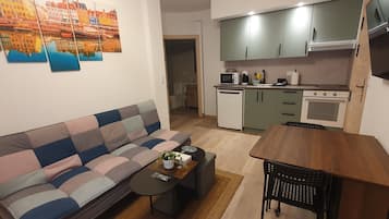 Apartment, 1 Bedroom, Tower | Private kitchen | Mini-fridge, microwave, oven, stovetop