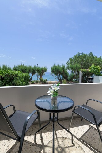 SOLE e MARE #A2 Beachfront Apartment – Just 10 Meters from the Sea!