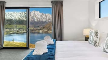 4 bedrooms, travel crib, WiFi, bed sheets