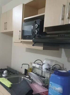 Room, 1 Bedroom, Accessible, Smoking | Private kitchen