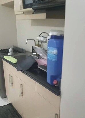 Room, 1 Bedroom, Accessible, Smoking | Private kitchen