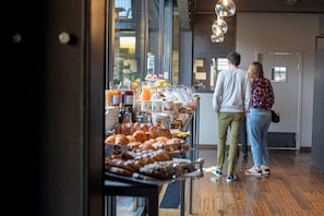 Päivittäinen buffetaamiainen maksusta