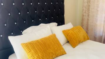 2 Schlafzimmer, BĂŒgeleisen/BĂŒgelbrett, WLAN, BettwĂ€sche