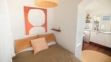 1 bedroom, bed sheets