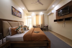 Executive Double Room, 1 Katil Raja (King), Balcony | Meja, ruang kerja komputer riba, Wi-fi percuma, cadar katil