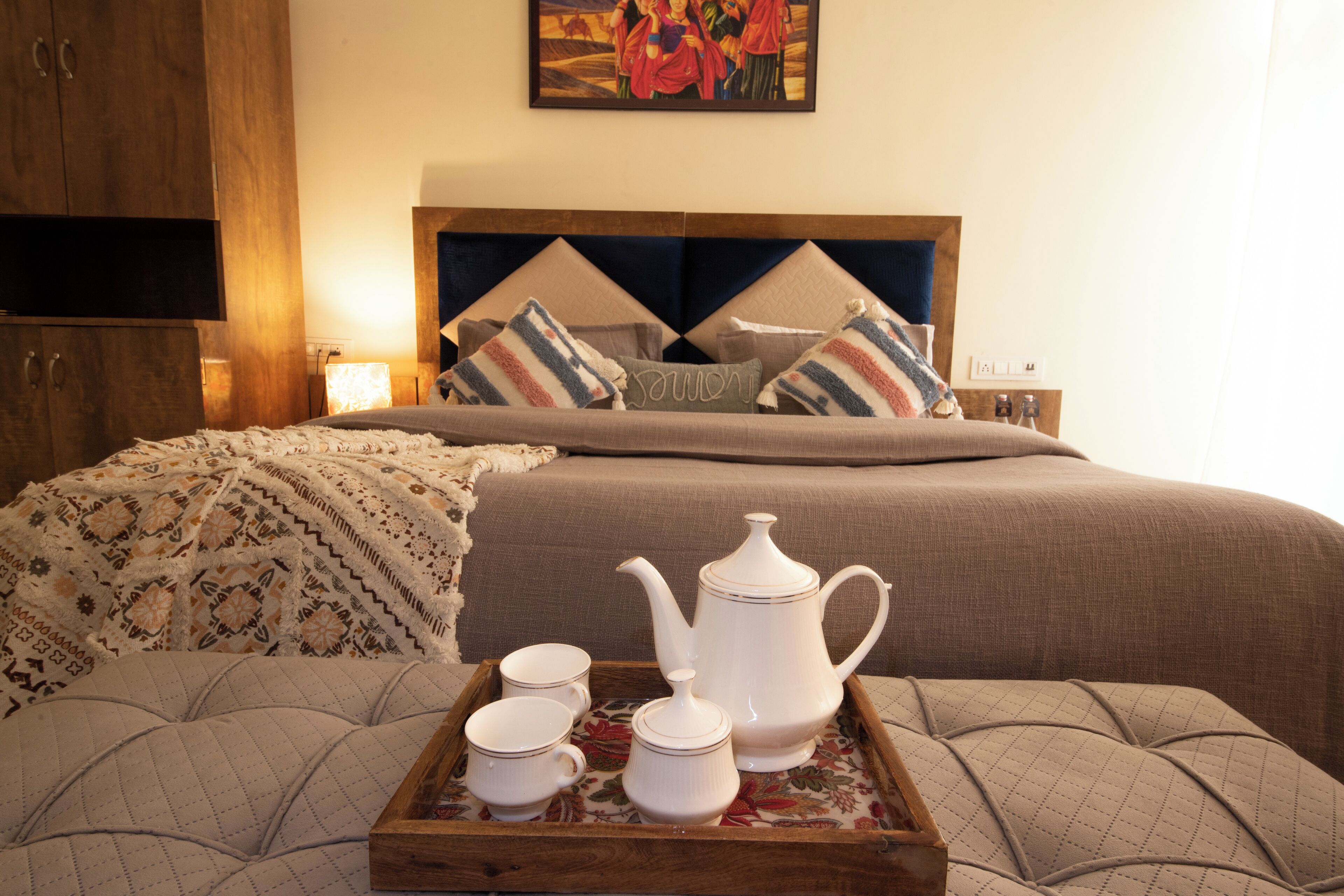 Executive Double Room, 1 King Bed, Balcony, Mountainside | Desk, laptop workspace, soundproofing, free WiFi