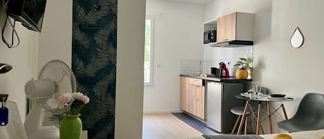 1 slaapkamer, een bureau, wifi