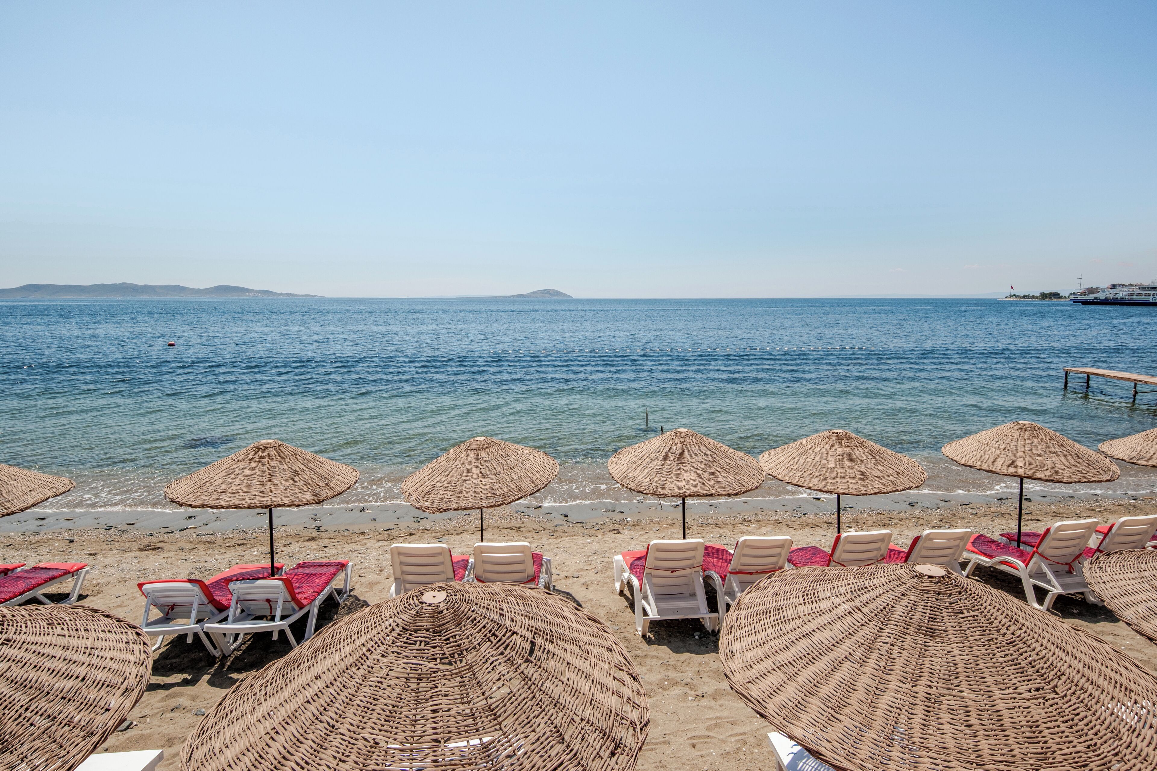 På stranden og solsenger