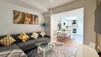 Classic Apartment | Living area