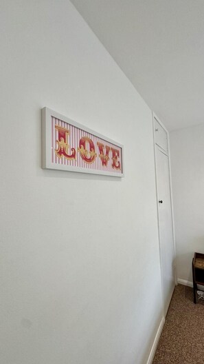 Interior - London Apartment with Three Bedrooms and Parking (London)