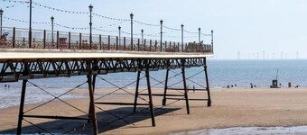 4-bed Seaside Caravan Free Wifi Pet Frie