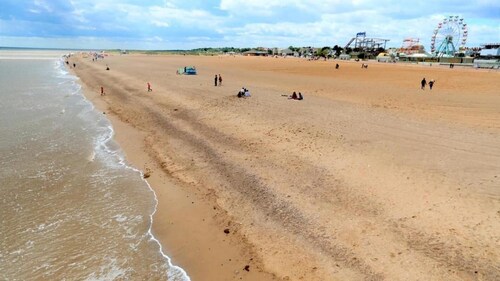 4-bed Seaside Caravan Free Wifi Pet Frie