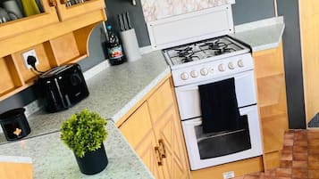 House, 3 Bedrooms, Smoking, Garden View | Interior