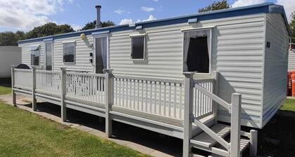 4-bed Seaside Caravan Free Wifi Pet Frie