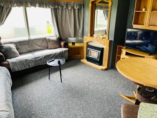 4-bed Seaside Caravan Free Wifi Pet Frie