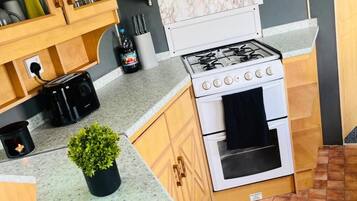 House, 3 Bedrooms, Smoking, Garden View | Interior