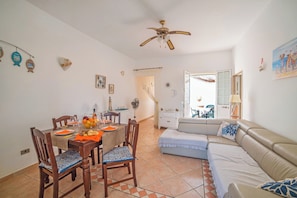 Appartement Standard, 2 chambres, climatisation (Rusciu Te Lu Mare Apartment with) | Coin séjour