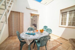 Standard Apartment, 2 Bedrooms, Air conditioning (Rusciu Te Lu Mare Apartment with) | Outdoor dining - Rusciu Te Lu Mare Apartment With Terrace & Garden (Porto Cesareo)