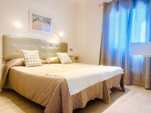 2 habitaciones, tabla de planchar con plancha, internet y ropa de cama