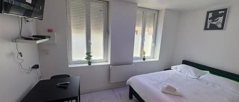1 bedroom, WiFi, bed sheets